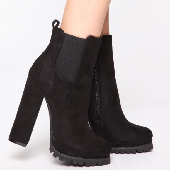 Black heeled booties - Picture 1 of 2